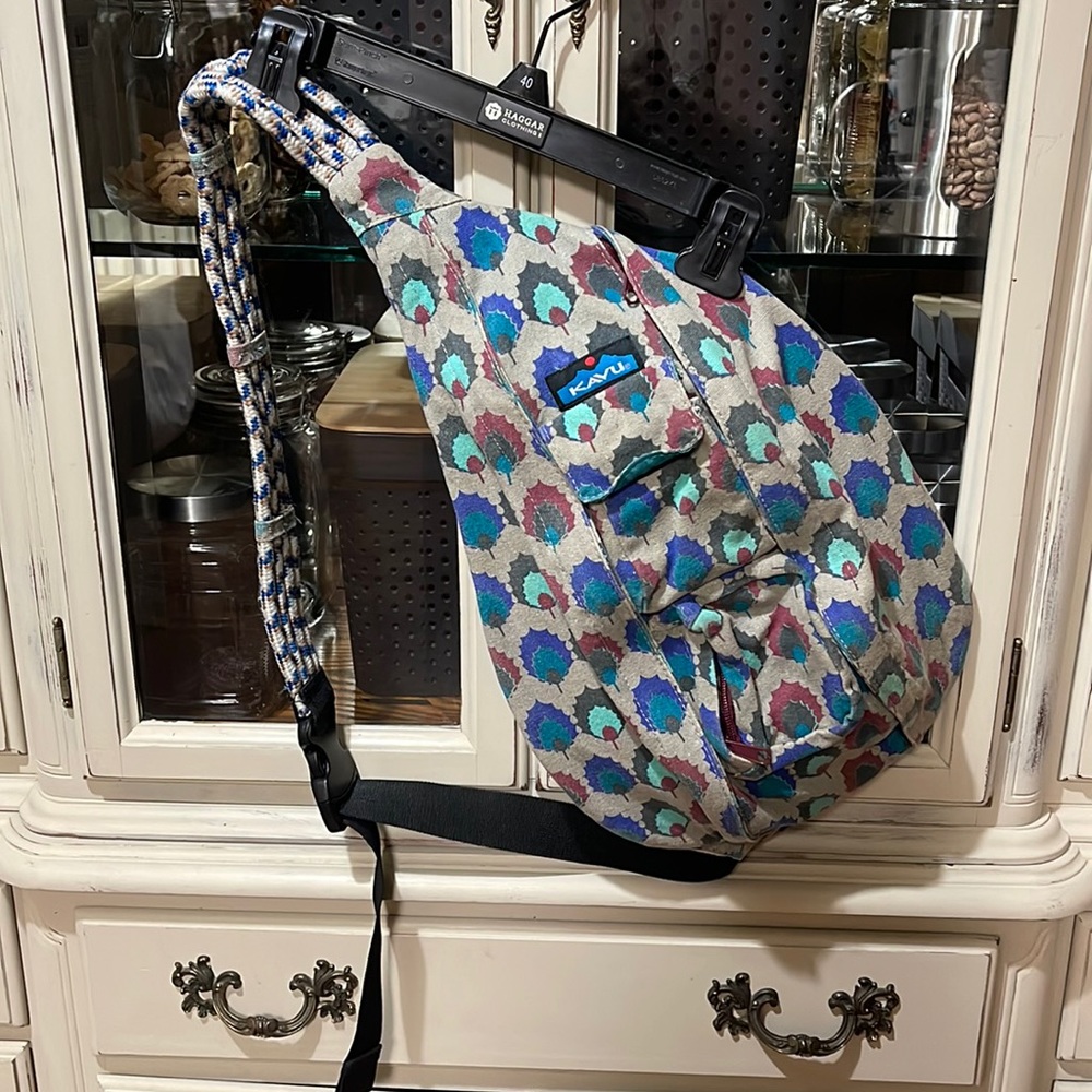 Kavu leaf feathers Sling rope bag crossbody backpack - EUC